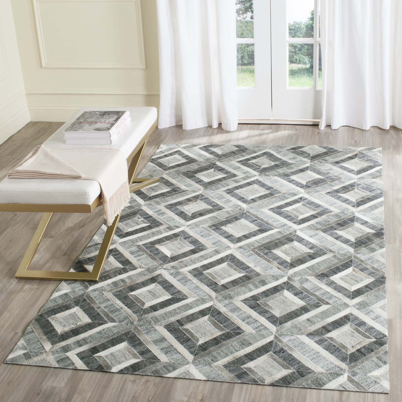 Safavieh Studio Leather 221 Rug, STL221 - Ivory / Dark Grey