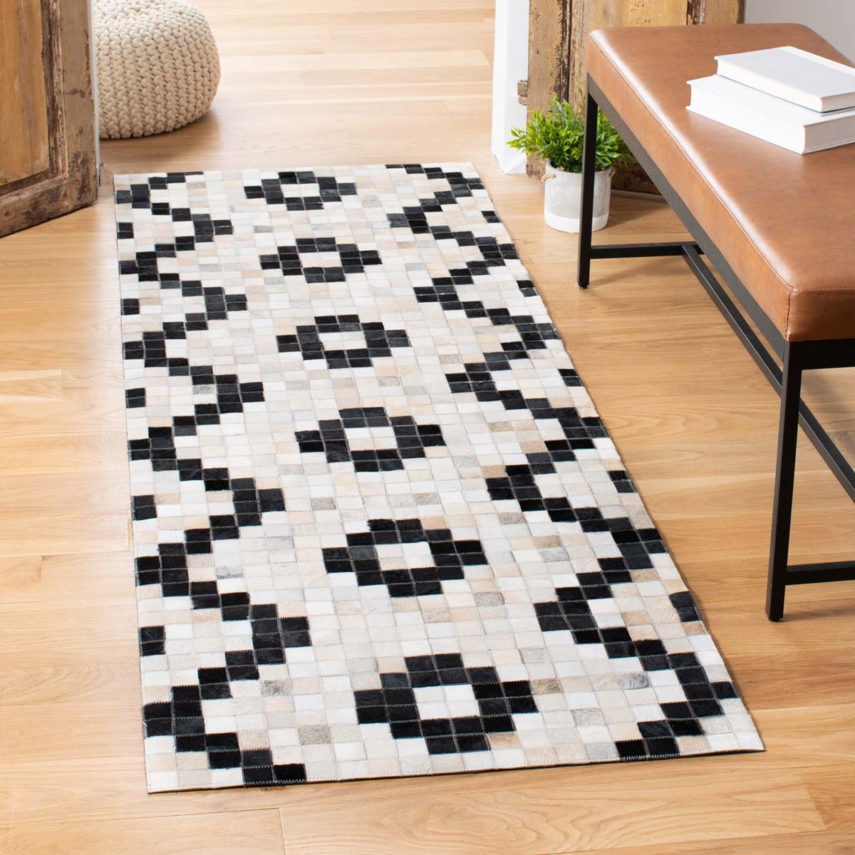 Safavieh Studio Leather 811 Rug, STL811 - Ivory / Black