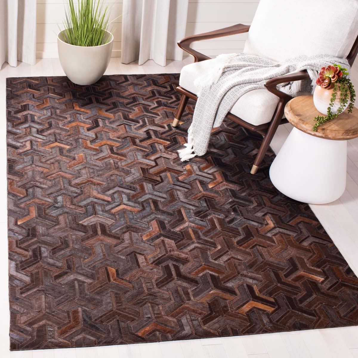 Safavieh Studio Leather 817 Rug, STL817 - Brown / Light Brown