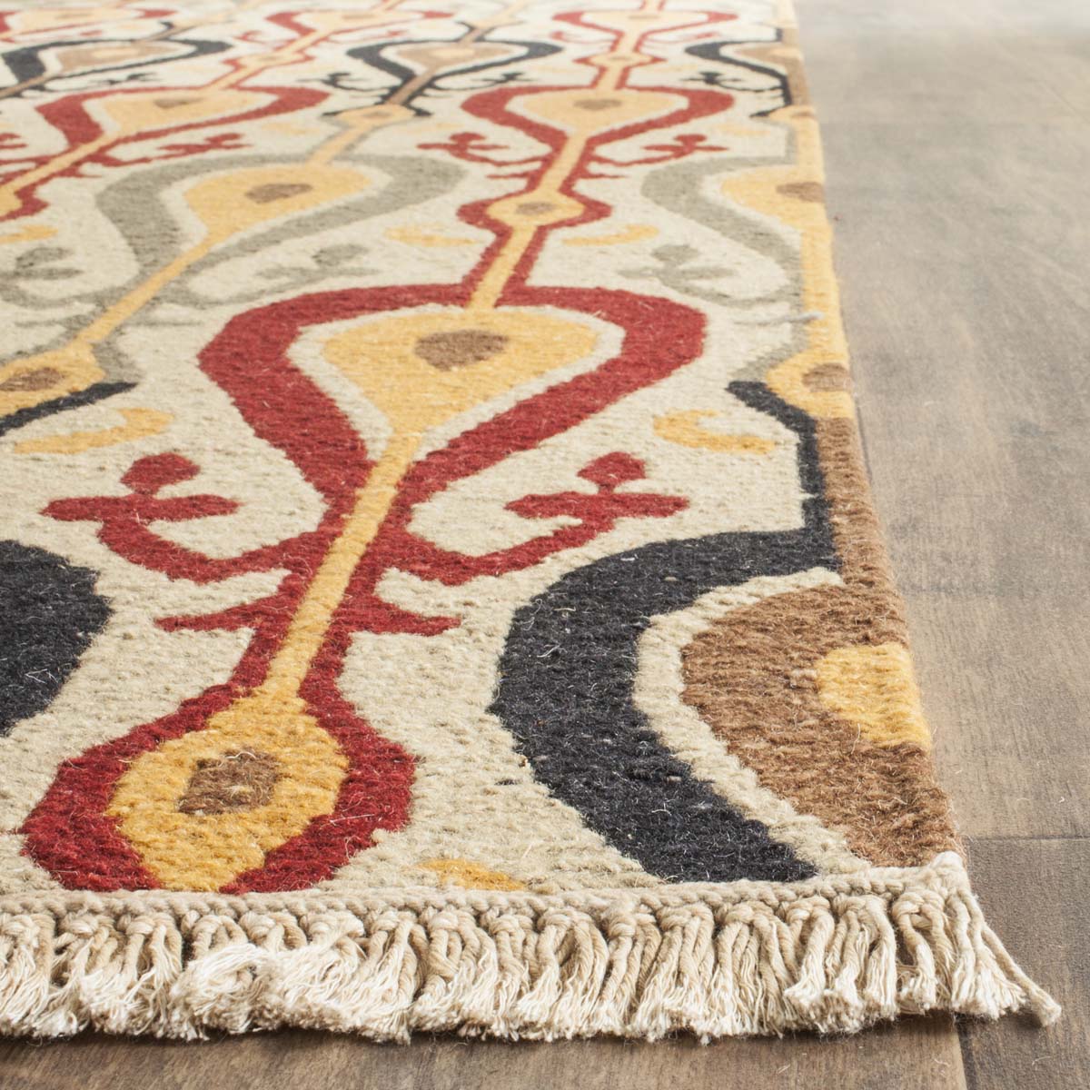 Safavieh Sumak 440 Rug, SUM440 - Ivory / Multi