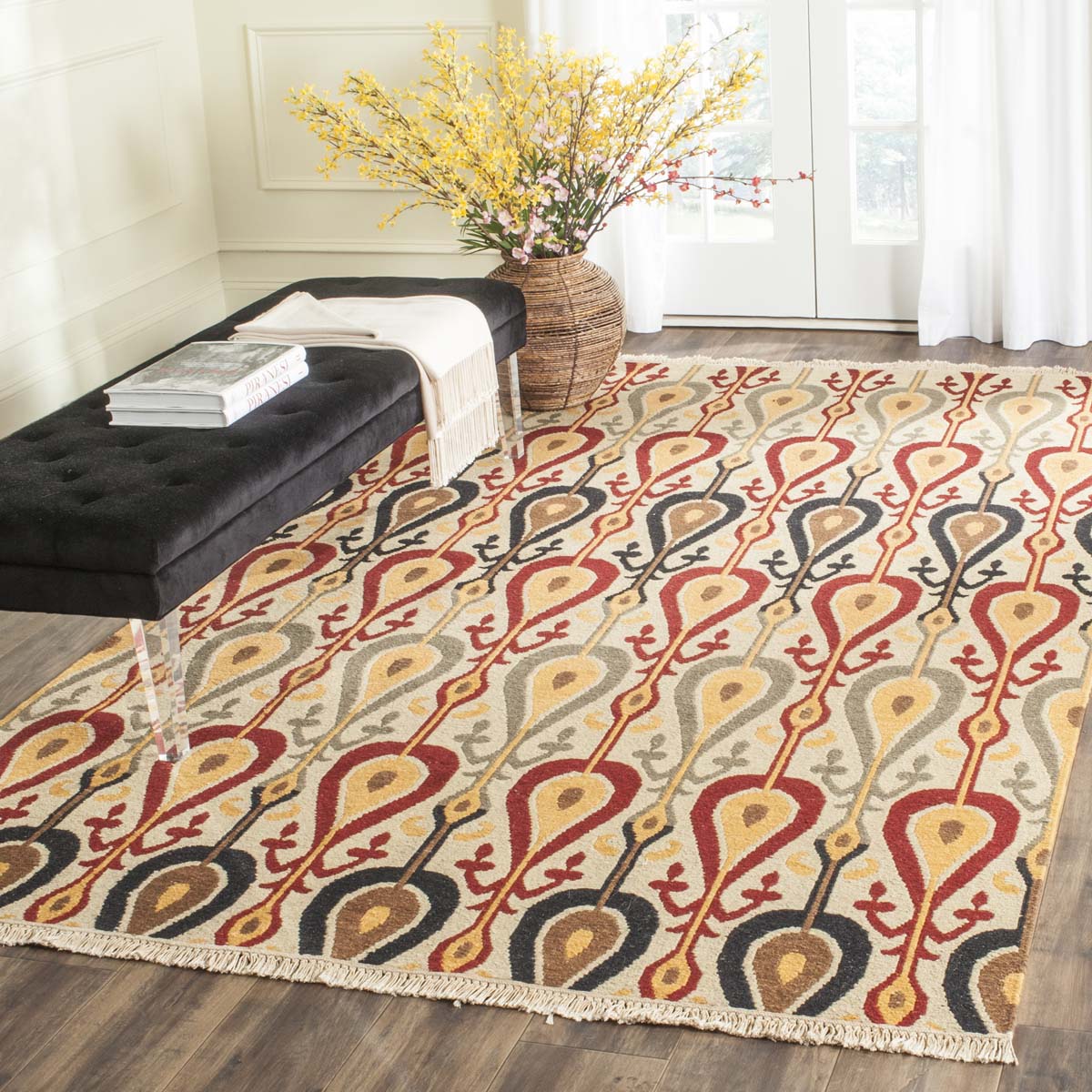 Safavieh Sumak 440 Rug, SUM440 - Ivory / Multi