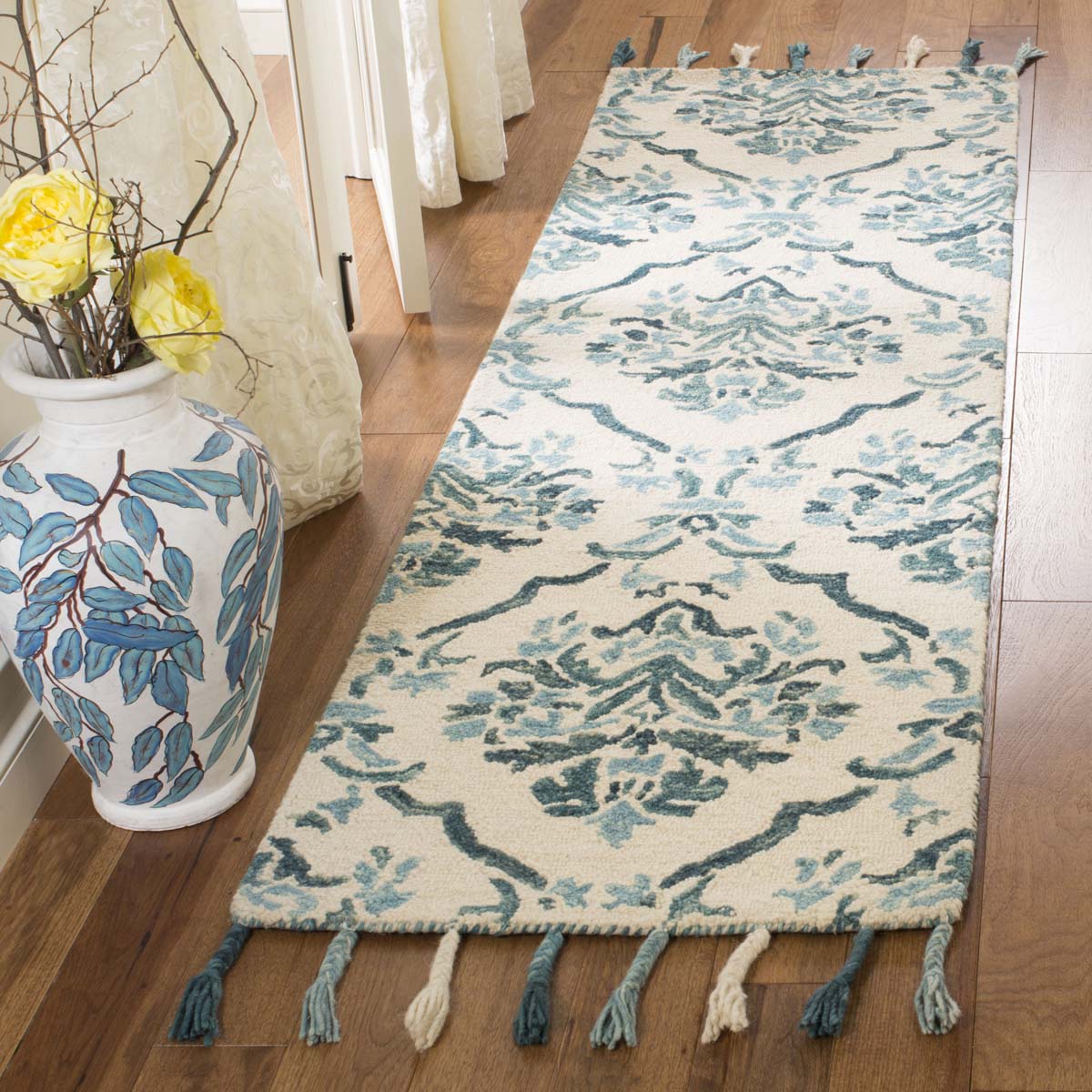 Safavieh Suzani 205 Rug, SZN205 - Ivory / Turquoise