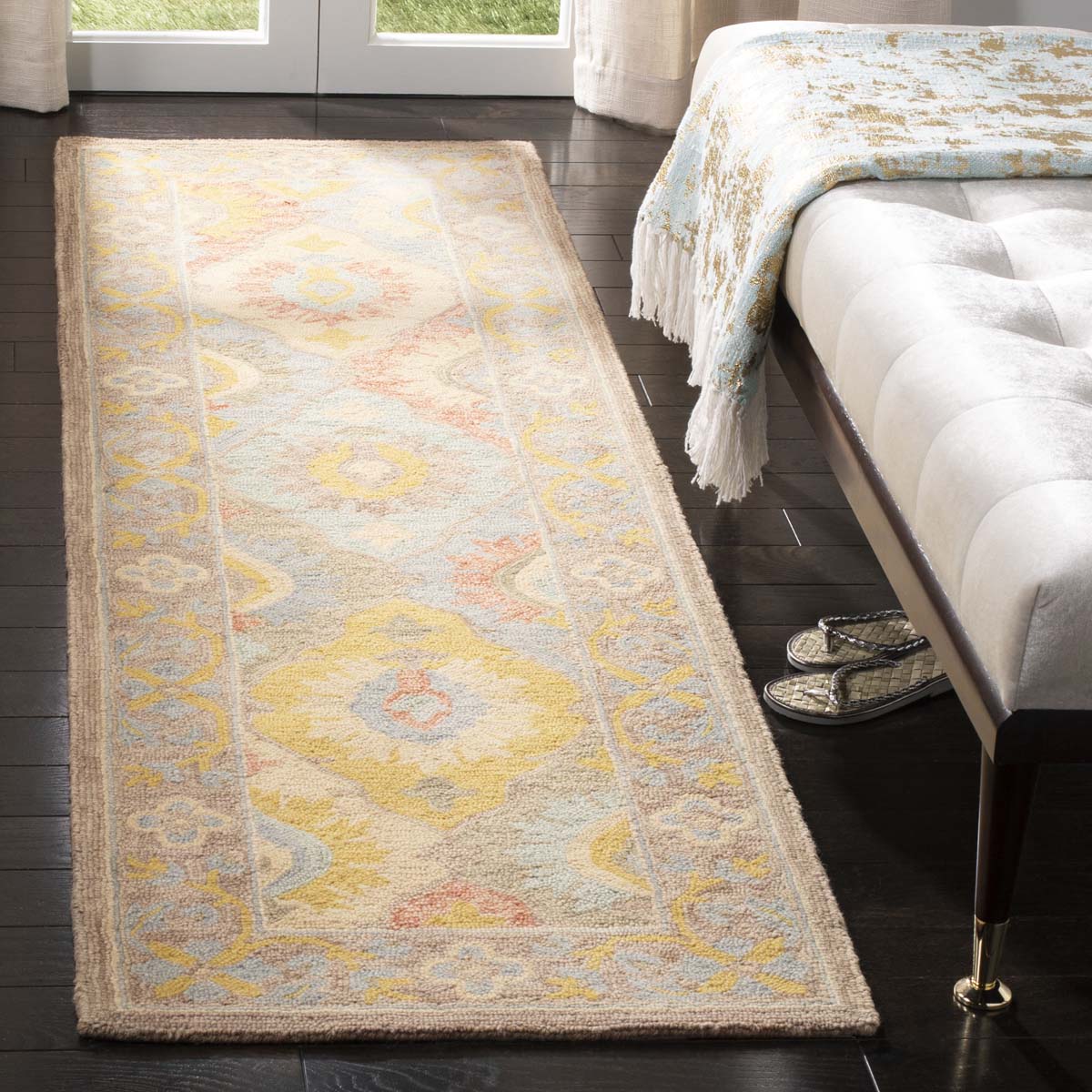 Safavieh Suzani 317 Rug, SZN317 - Ivory / Multi