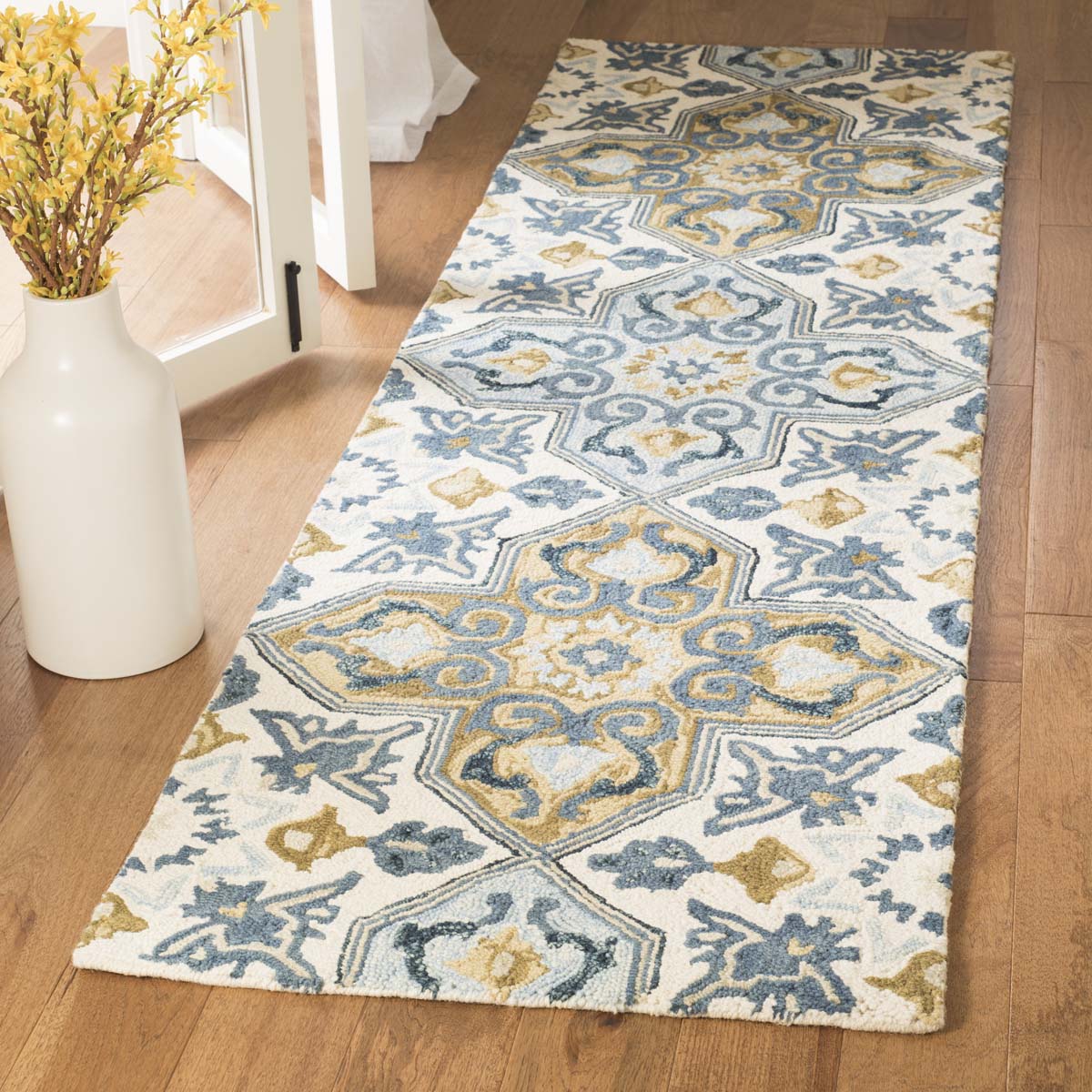 Safavieh Suzani 380 Rug, SZN380 - Ivory / Blue