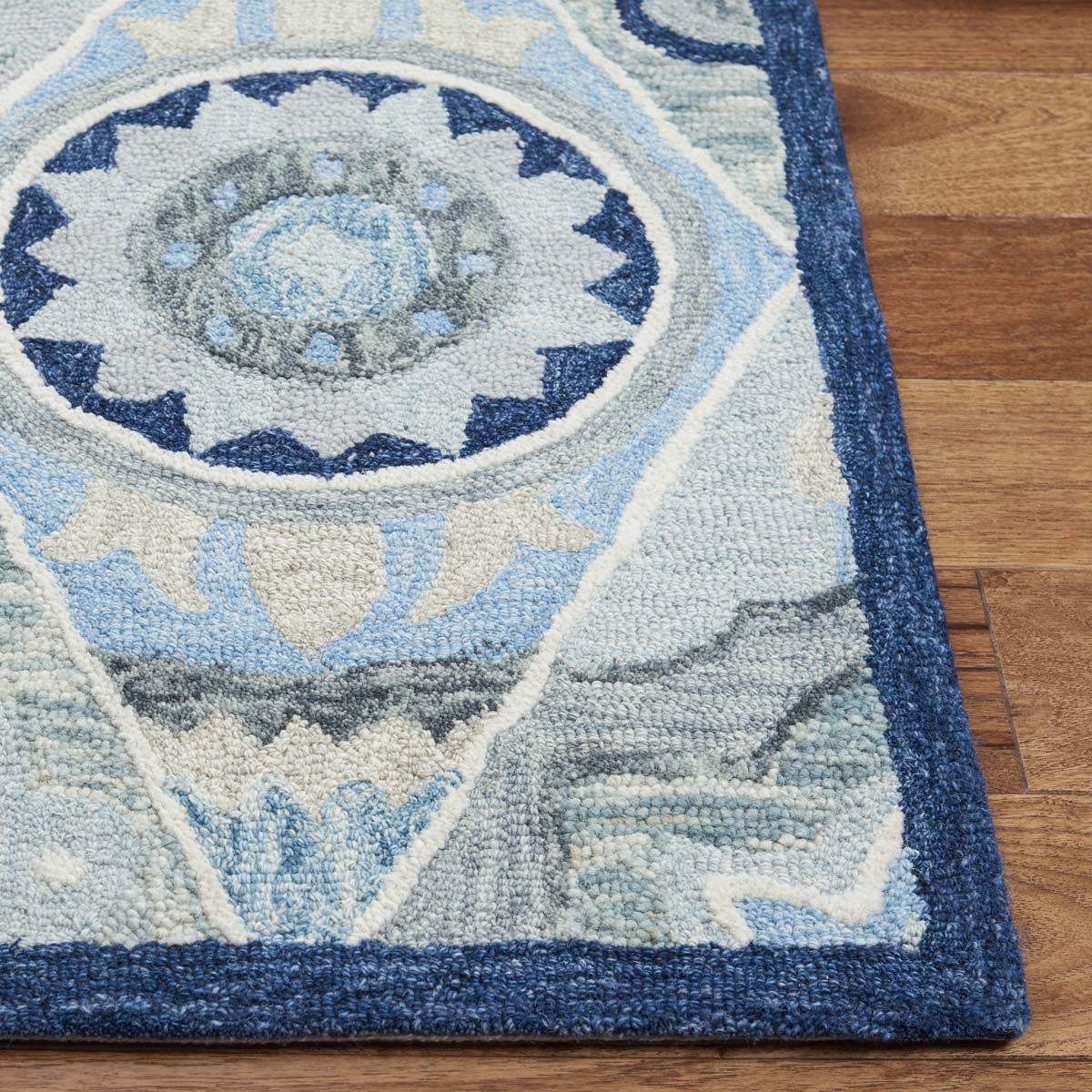 Safavieh Suzani 502 Rug, SZN502 - Blue / Ivory