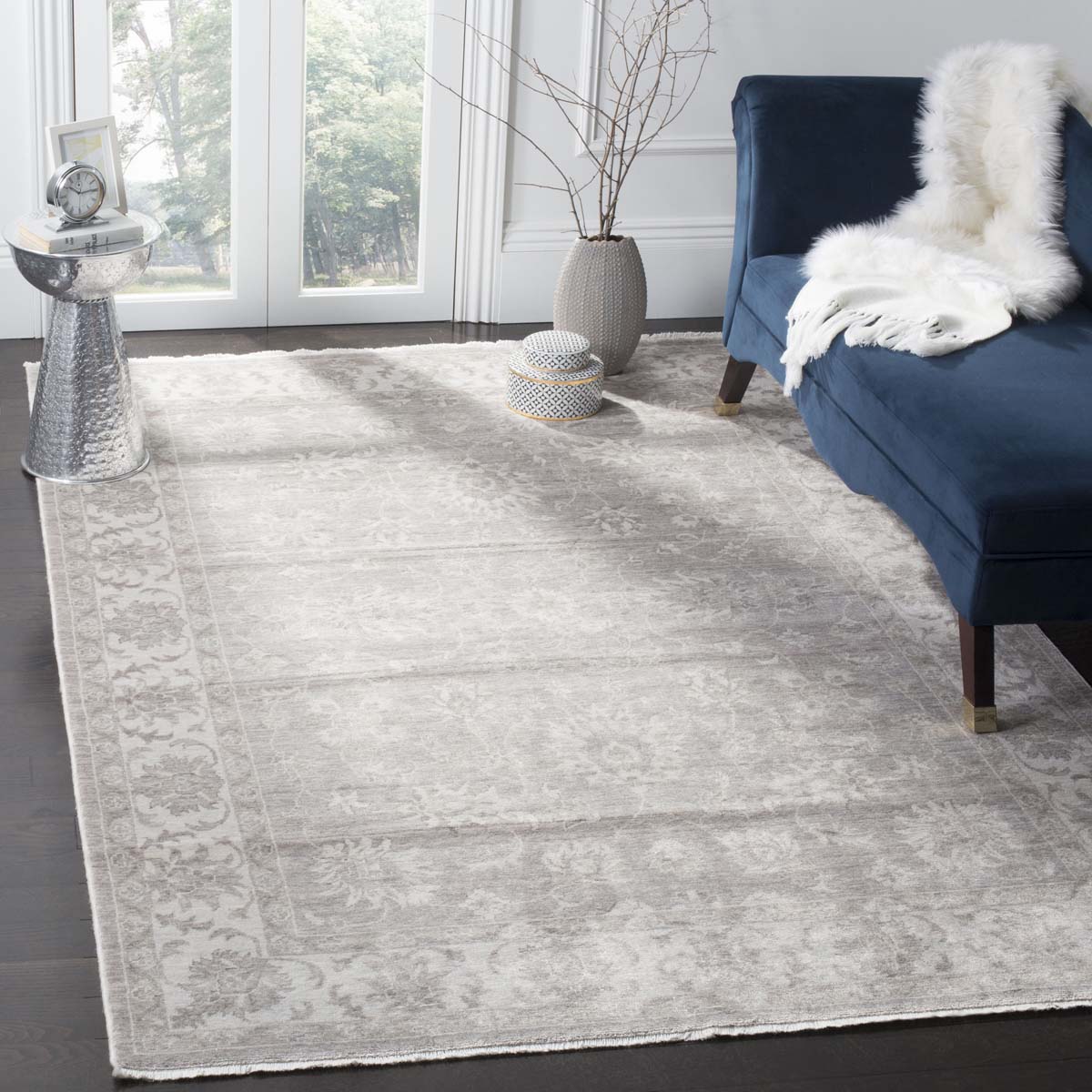 Safavieh Tibetan 536 Rug, TIB536 - Grey / Ivory