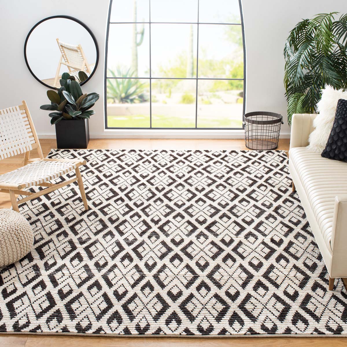 Safavieh Tibetan 606 Rug, TIB606 - Ivory / Black