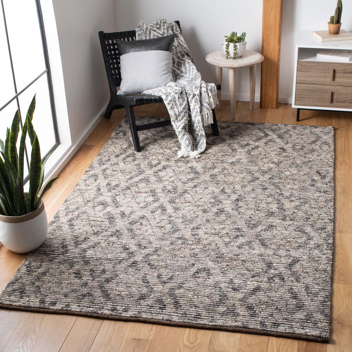 Safavieh Tibetan 606 Rug, TIB606 - Grey