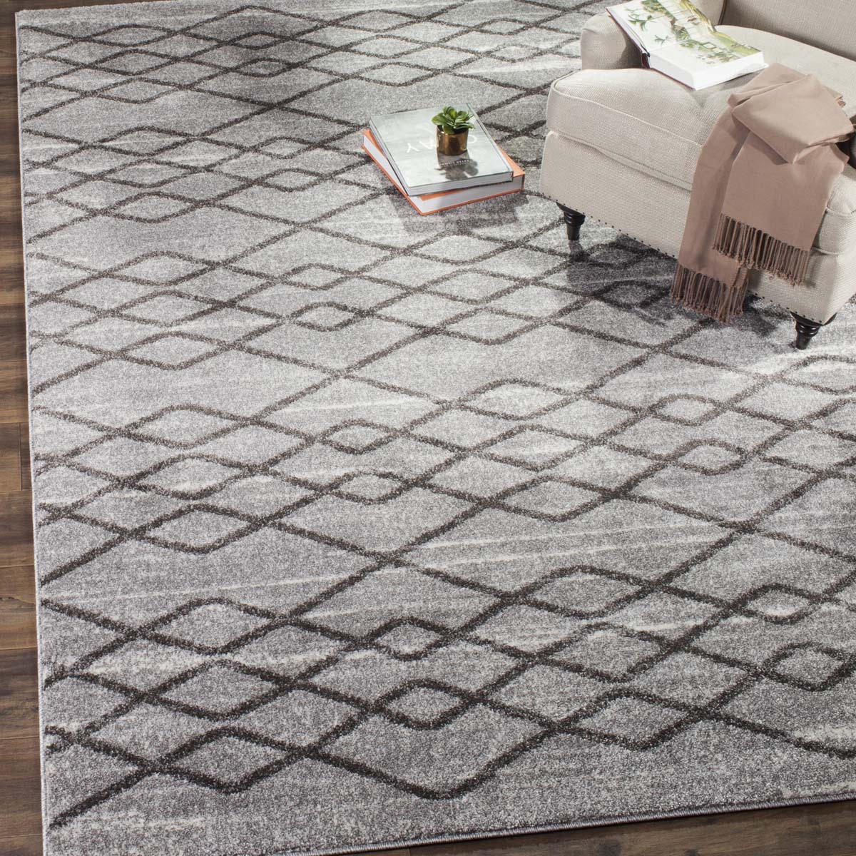 Safavieh Tunisia 297 Rug, TUN297 - Grey / Black