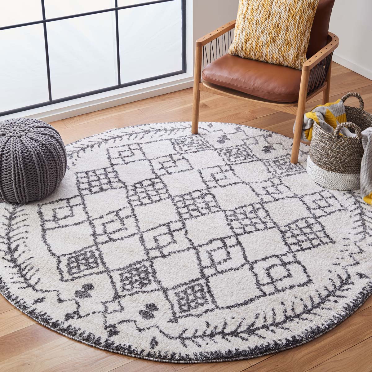 Safavieh Tunisia 736 Rug, TUN736 - Ivory / Black