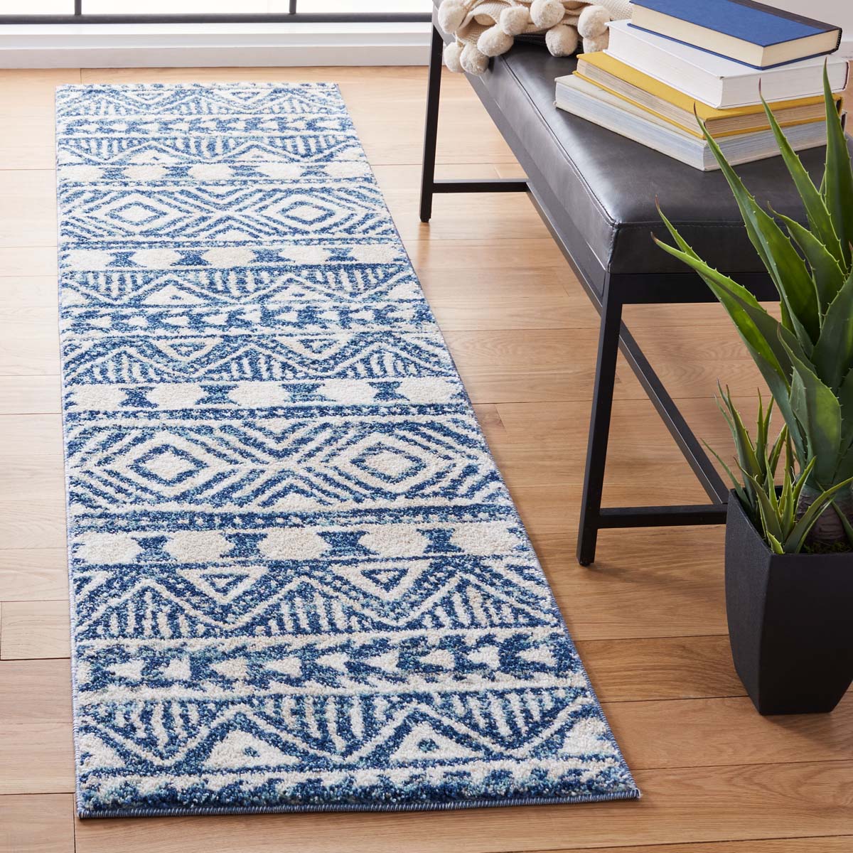 Safavieh Tunisia 739 Rug, TUN739 - Navy / Ivory