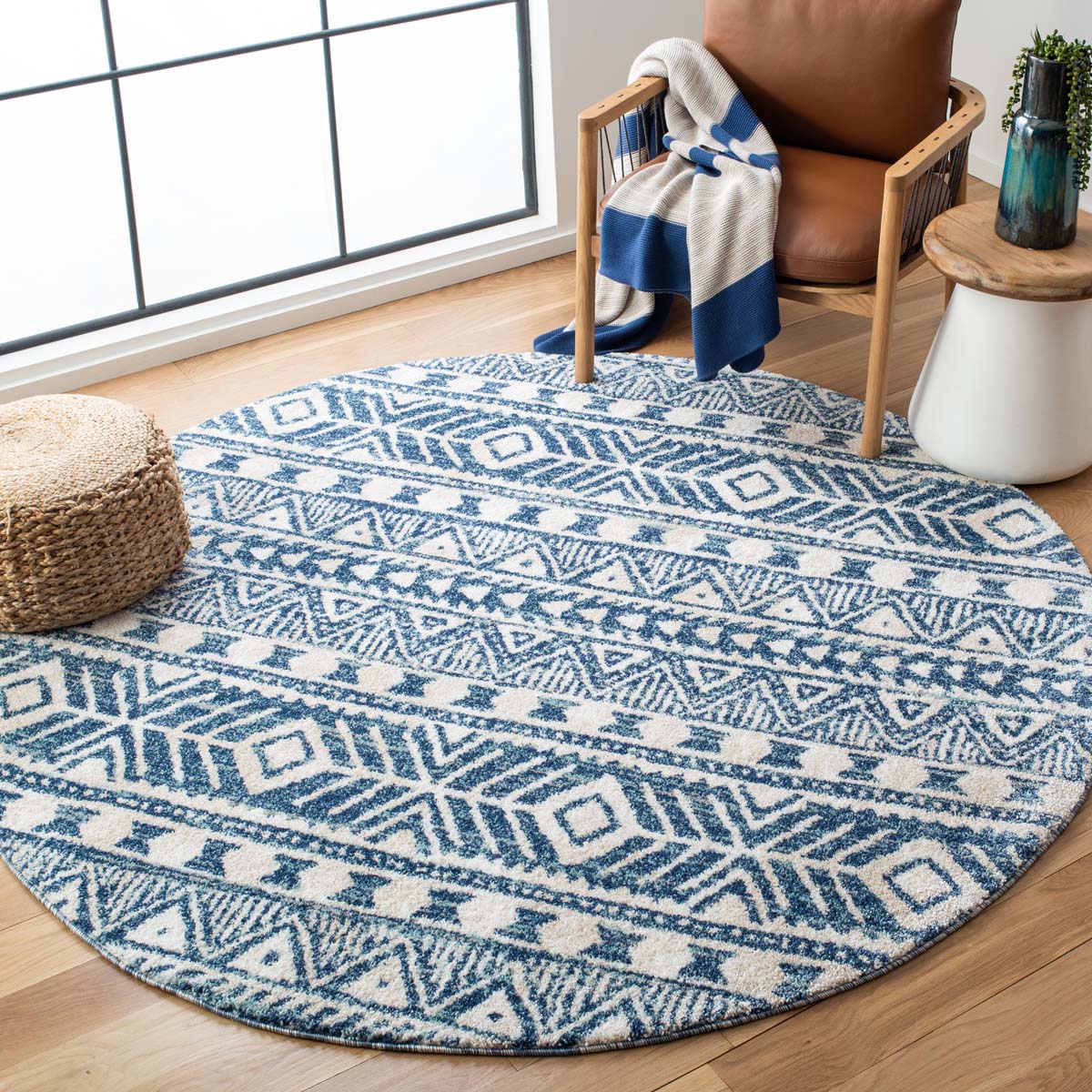 Safavieh Tunisia 739 Rug, TUN739 - Navy / Ivory