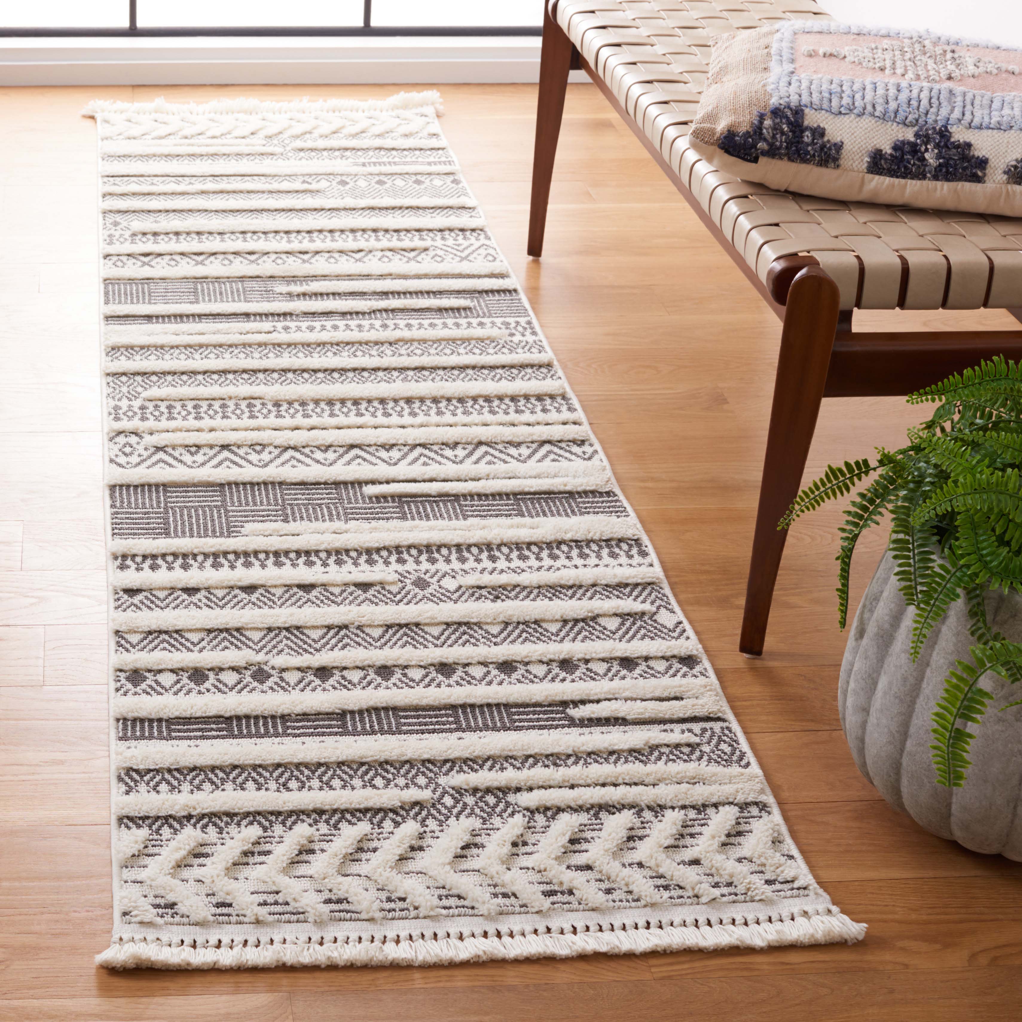 Safavieh Urban 204 Rug, URB204 - Grey / Ivory