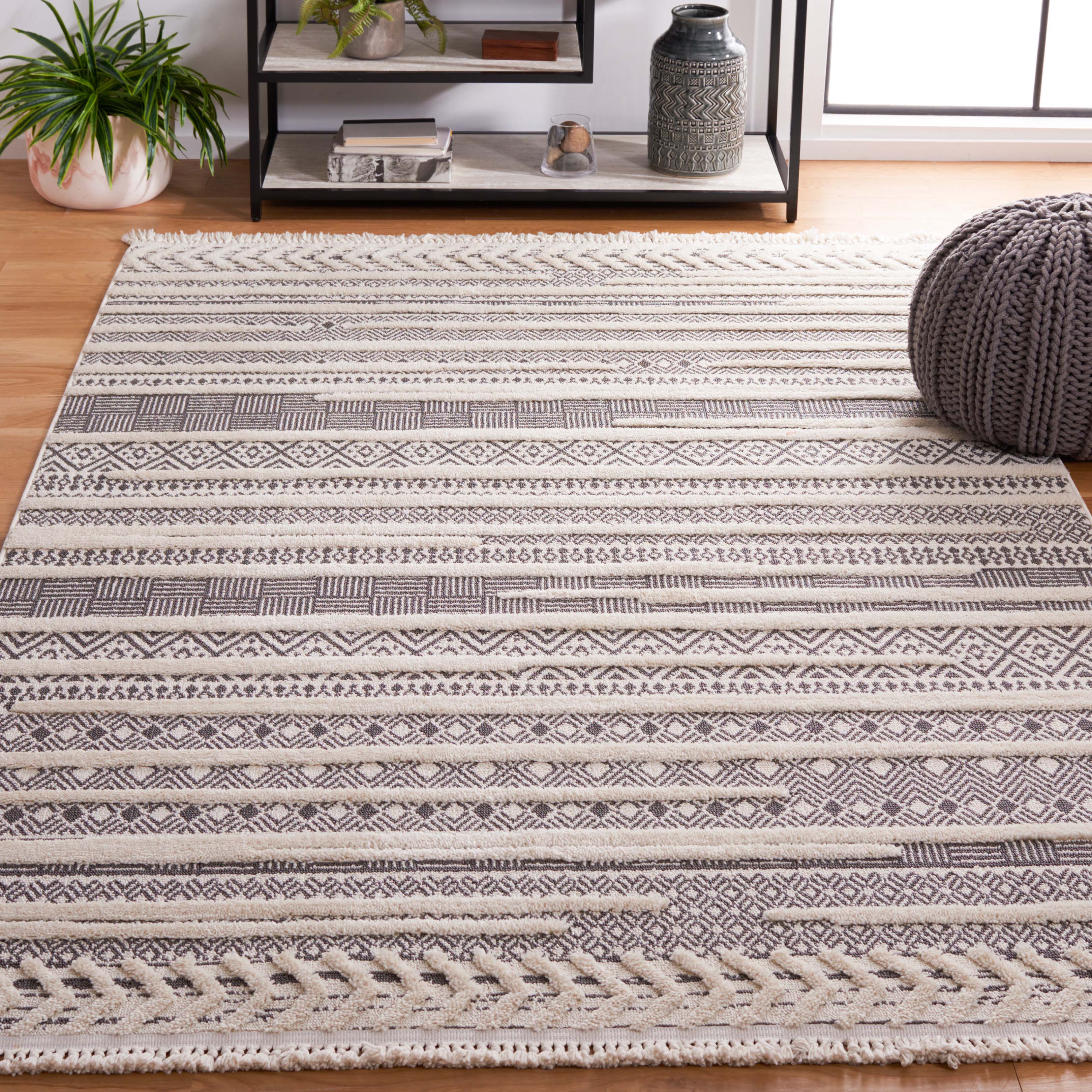 Safavieh Urban 204 Rug, URB204 - Grey / Ivory