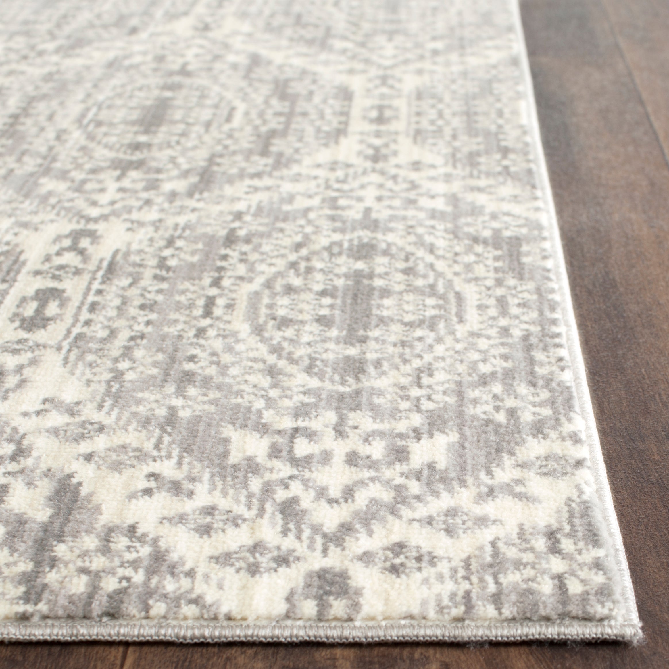 Safavieh Valencia 206 Rug, VAL206 - Mauve / Cream