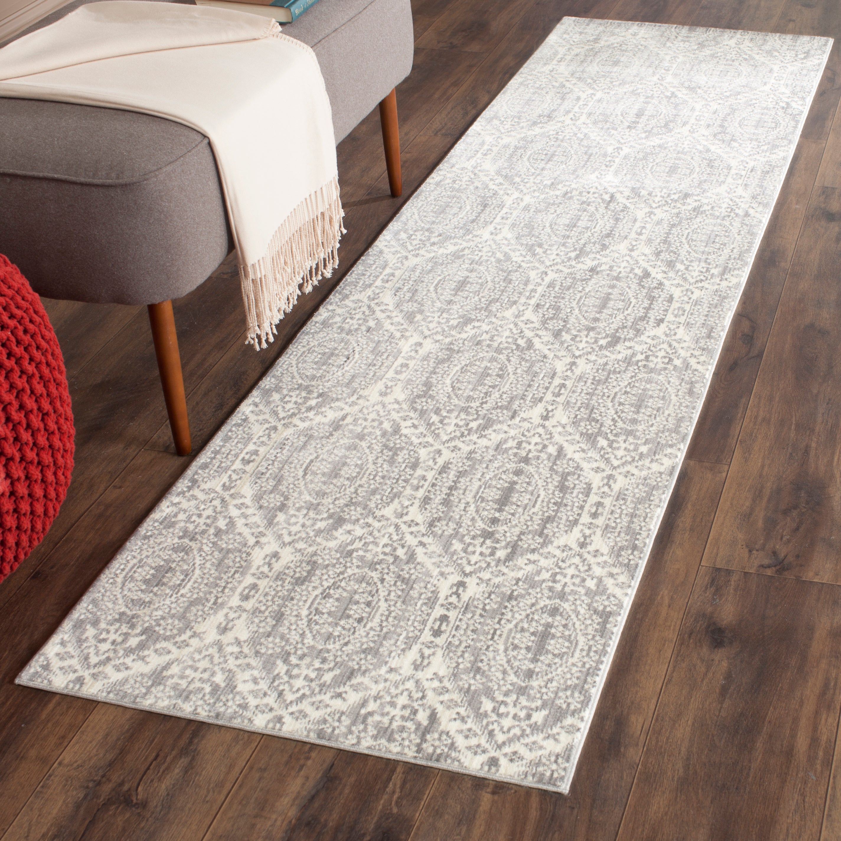 Safavieh Valencia 206 Rug, VAL206 - Mauve / Cream