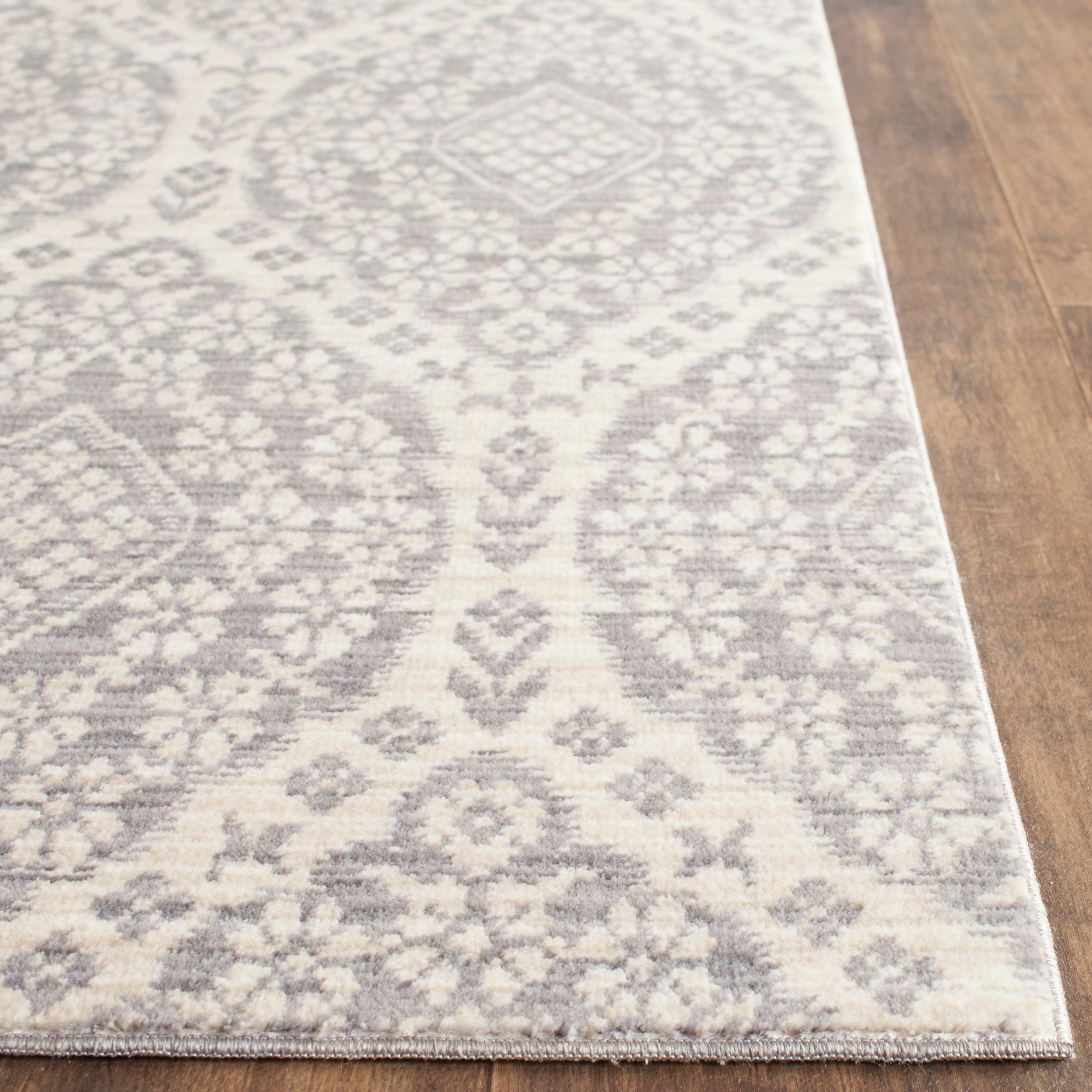 Safavieh Valencia 206 Rug, VAL206 - Mauve / Cream