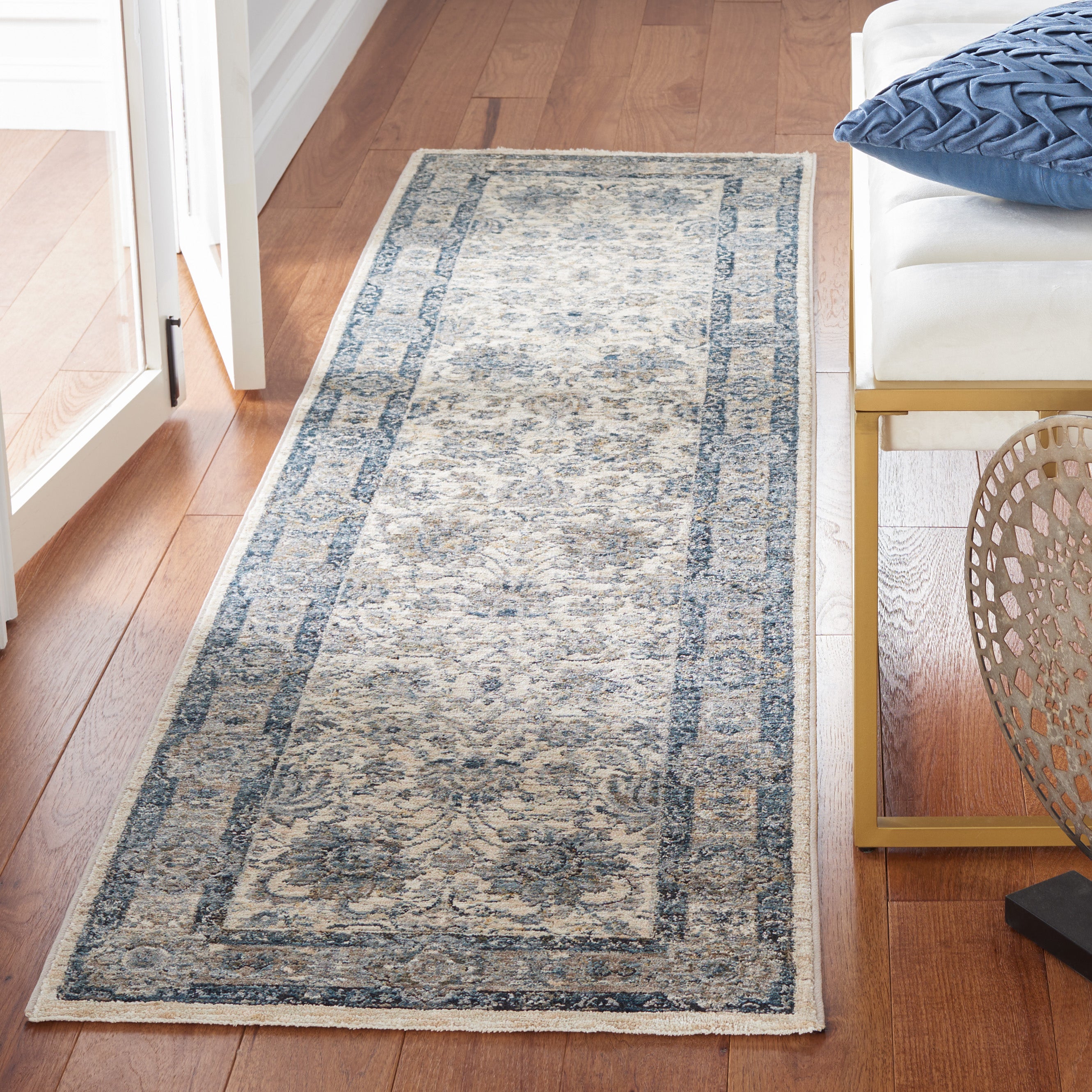 Safavieh Valencia 570 Rug, VAL570 - Ivory / Blue