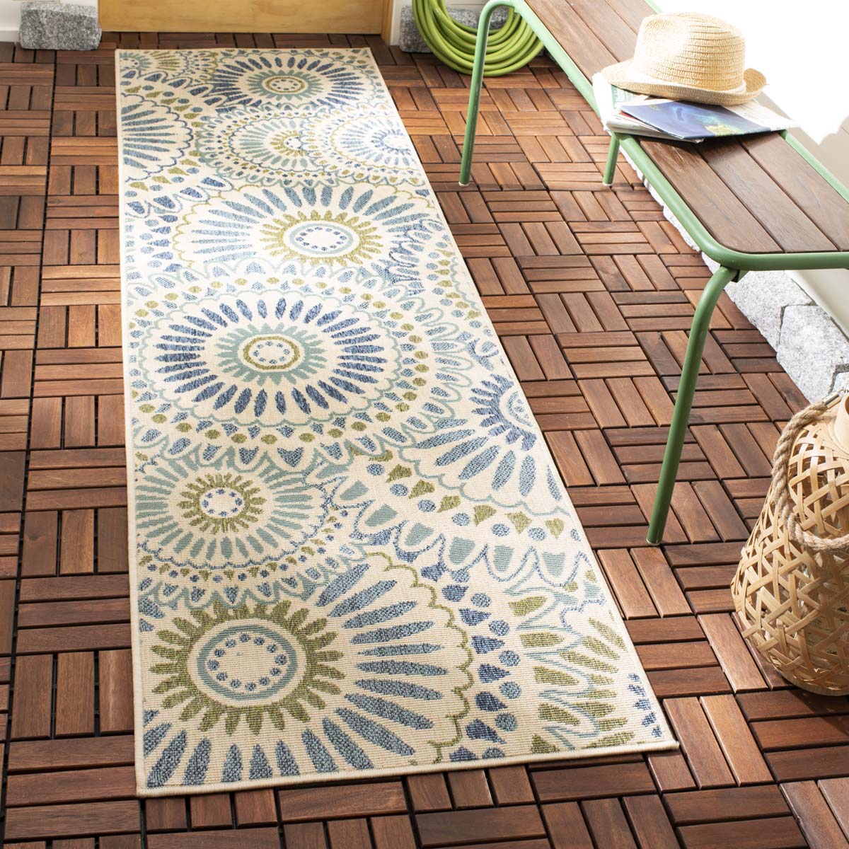 Safavieh Veranda 091 Rug, VER091 - Cream / Green