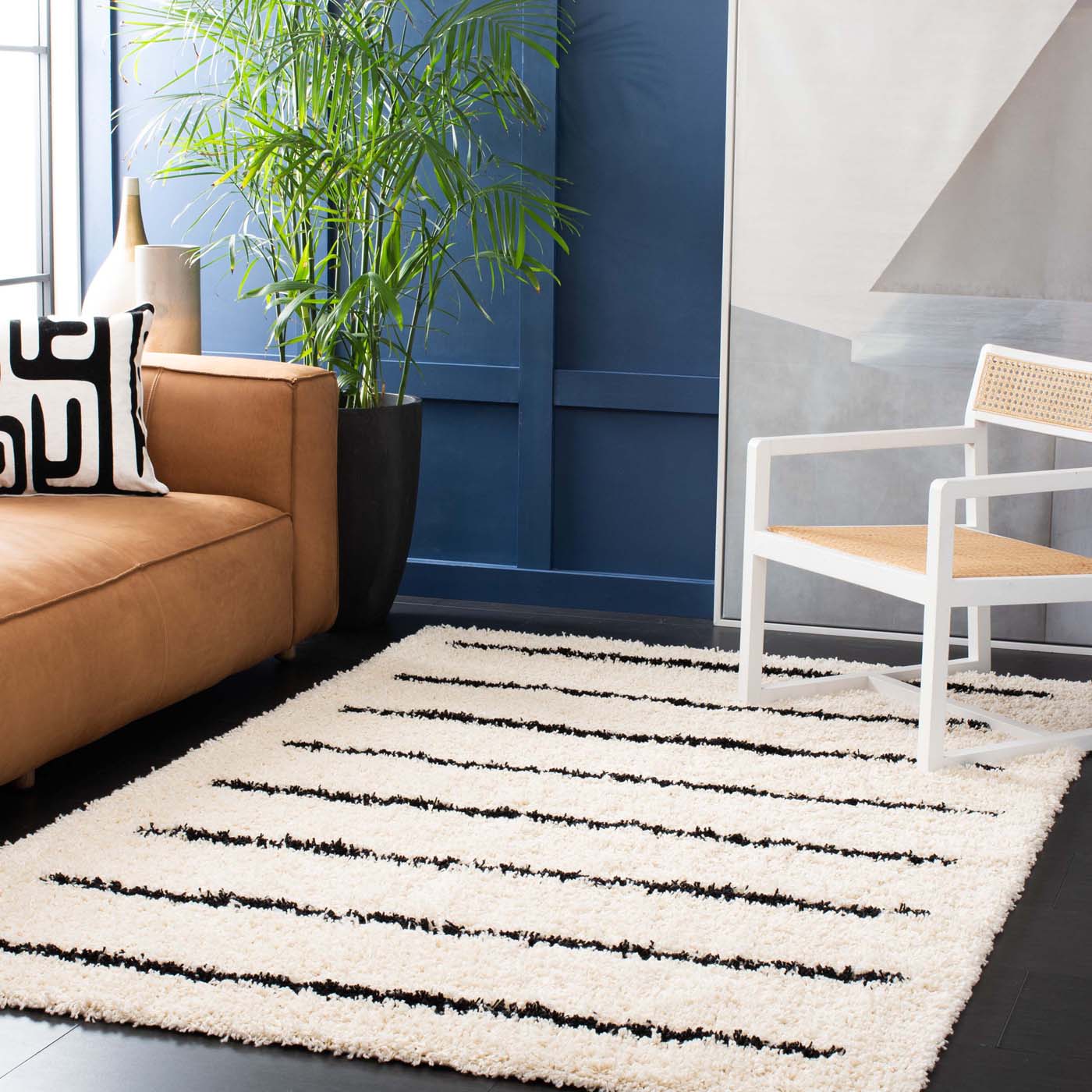 Safavieh Venus Shag 604 Rug, VNS604 - Ivory / Black