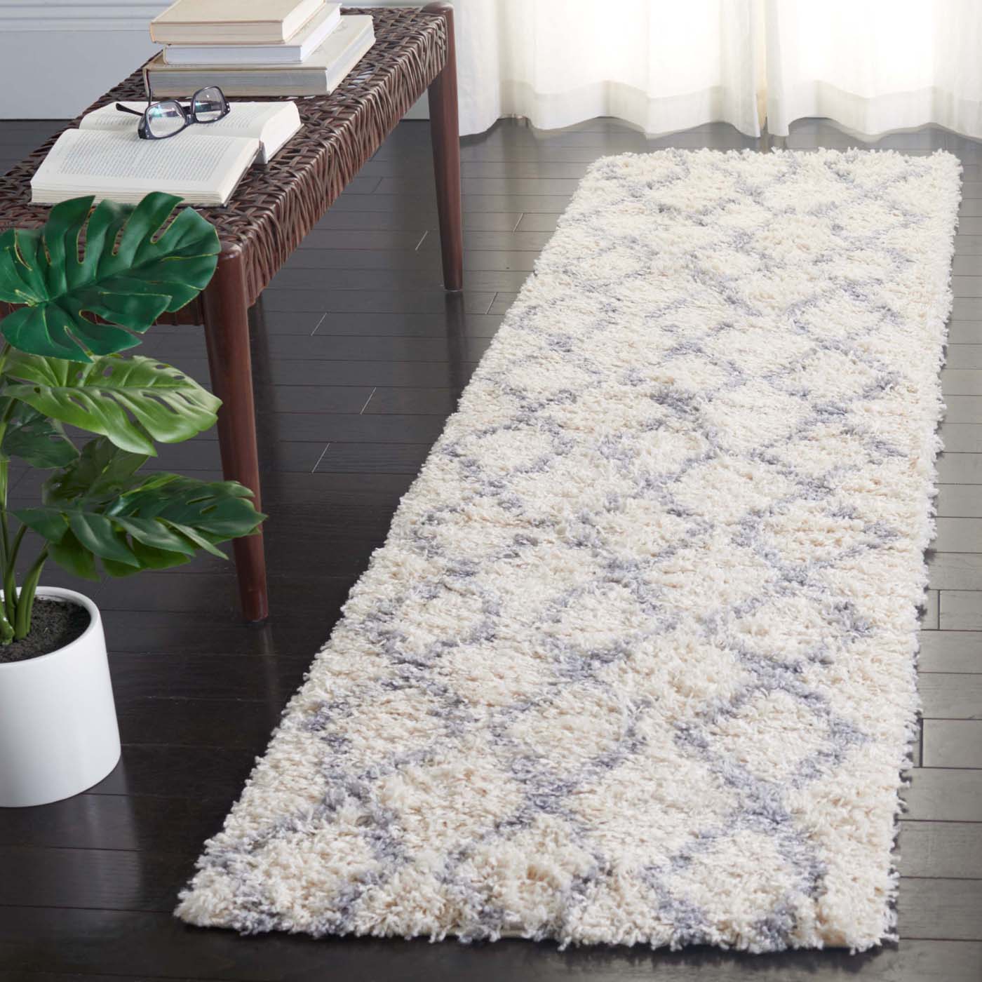 Safavieh Venus Shag 682 Rug, VNS682 - Ivory / Grey