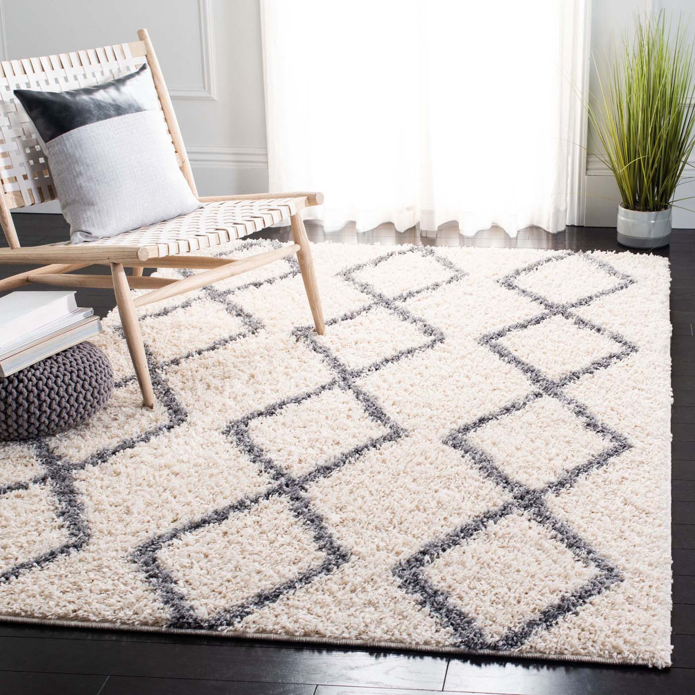 Safavieh Venus Shag 682 Rug, VNS682 - Ivory / Grey