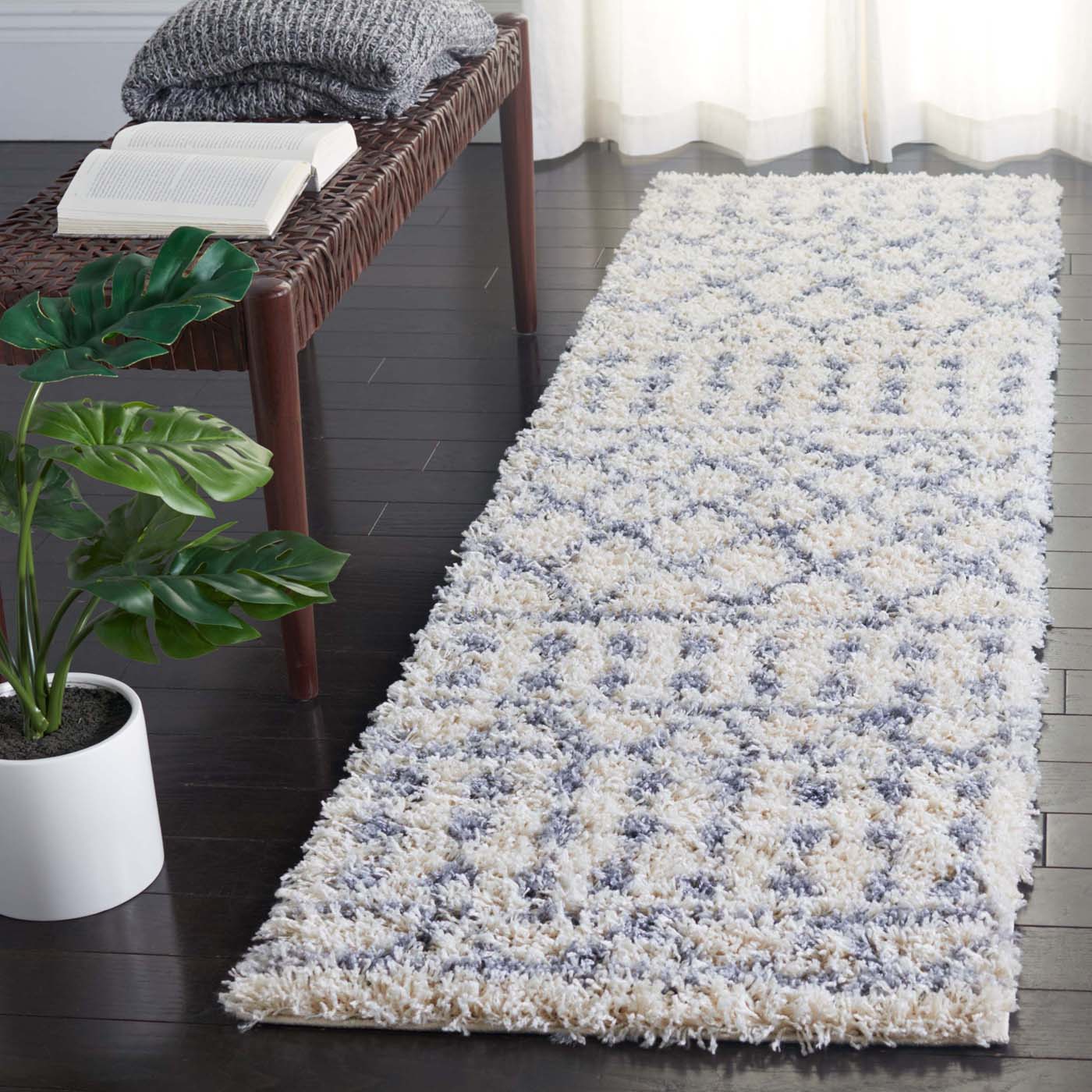 Safavieh Venus Shag 684 Rug, VNS684 - Ivory / Grey