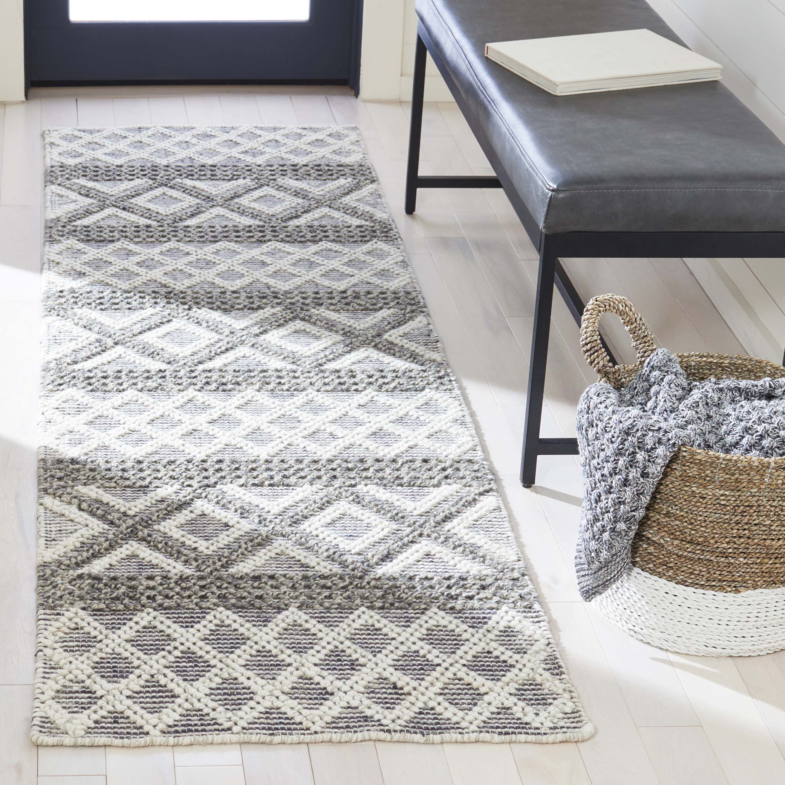 Safavieh Vermont 211 Rug, VRM211 - Ivory / Dark Grey