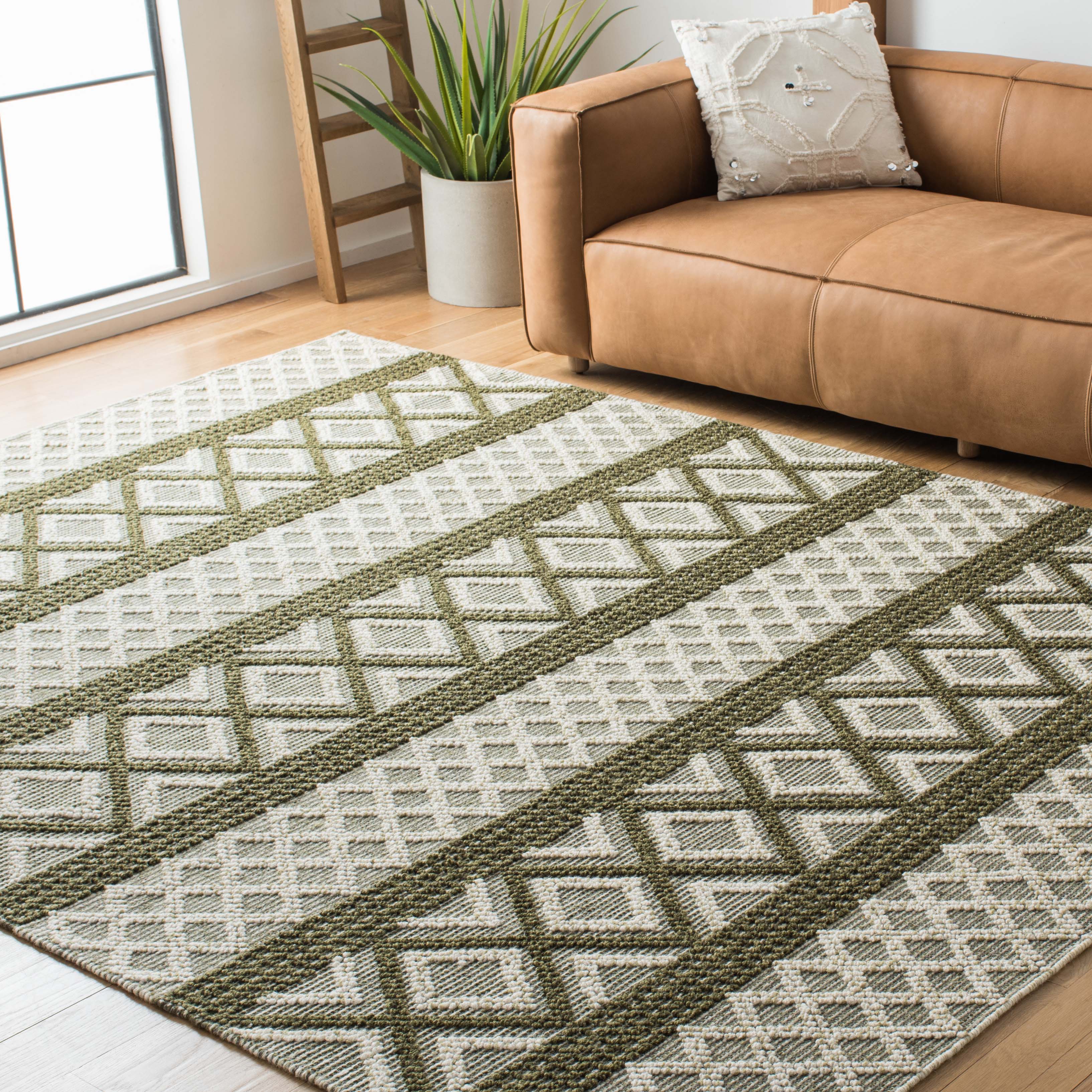 Safavieh Vermont 211 Rug, VRM211 - Ivory / Dark Green