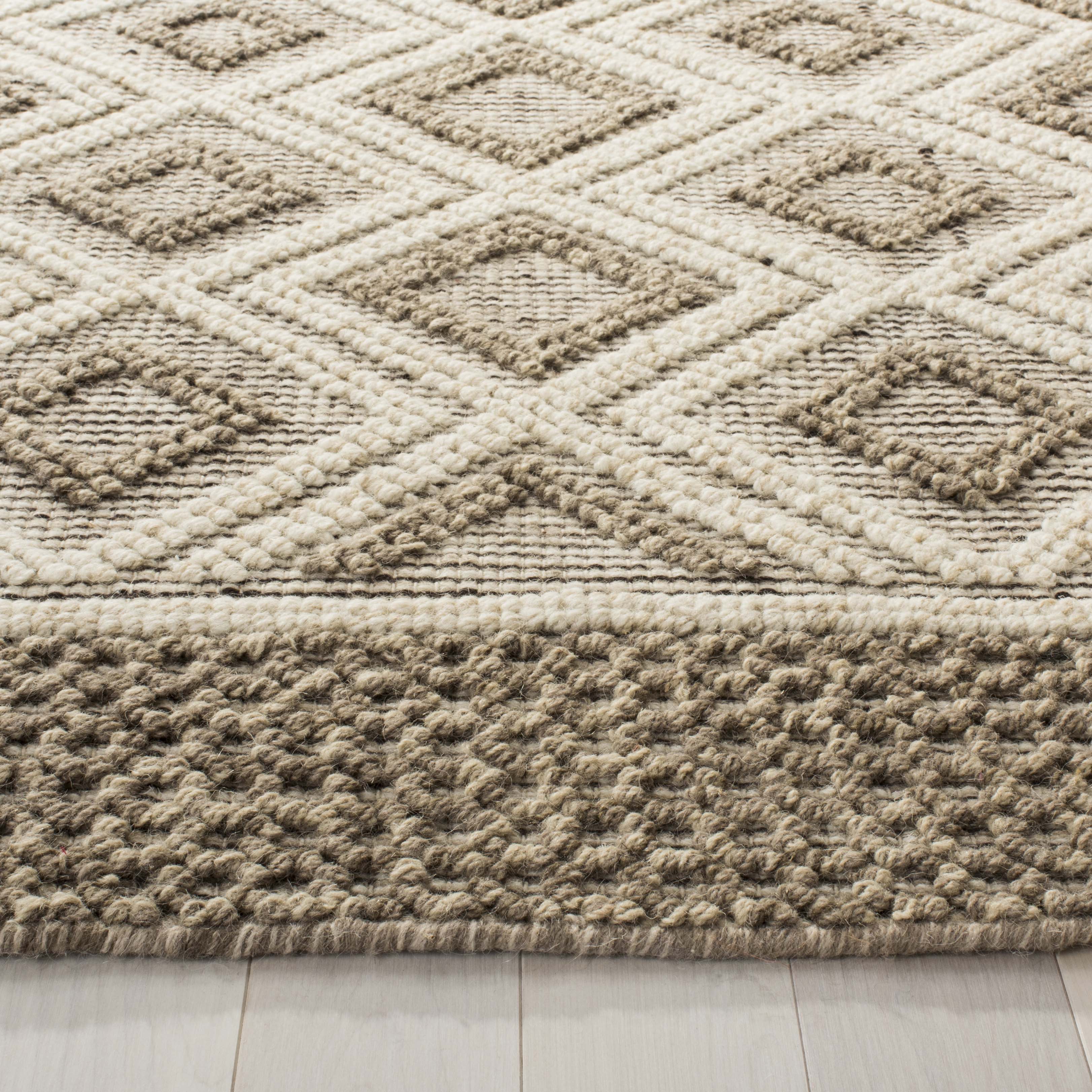 Safavieh Vermont 212 Rug, VRM212 - Beige / Ivory