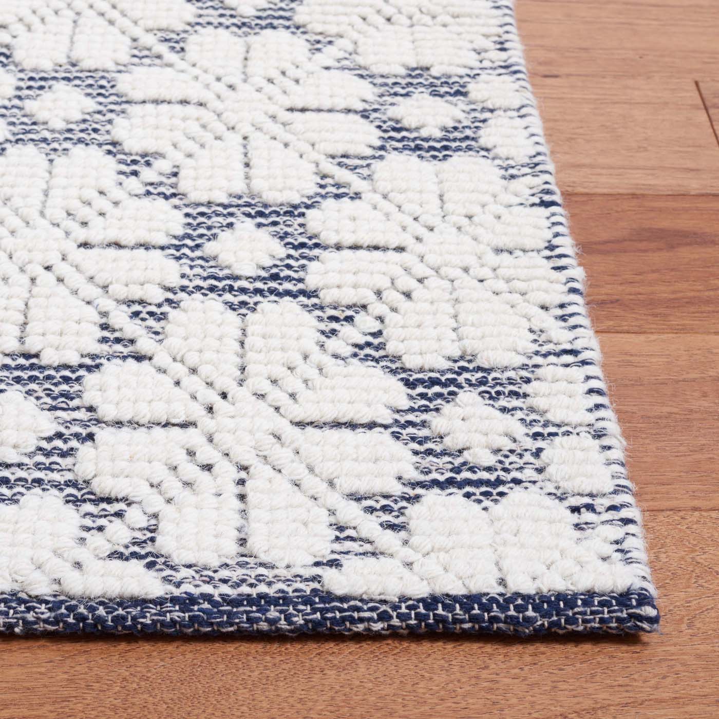 Safavieh Vermont 303 Rug, VRM303 - Ivory / Navy