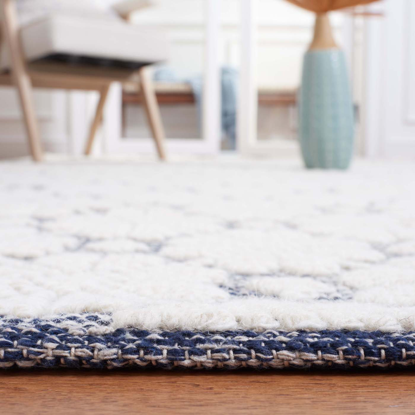 Safavieh Vermont 303 Rug, VRM303 - Ivory / Navy