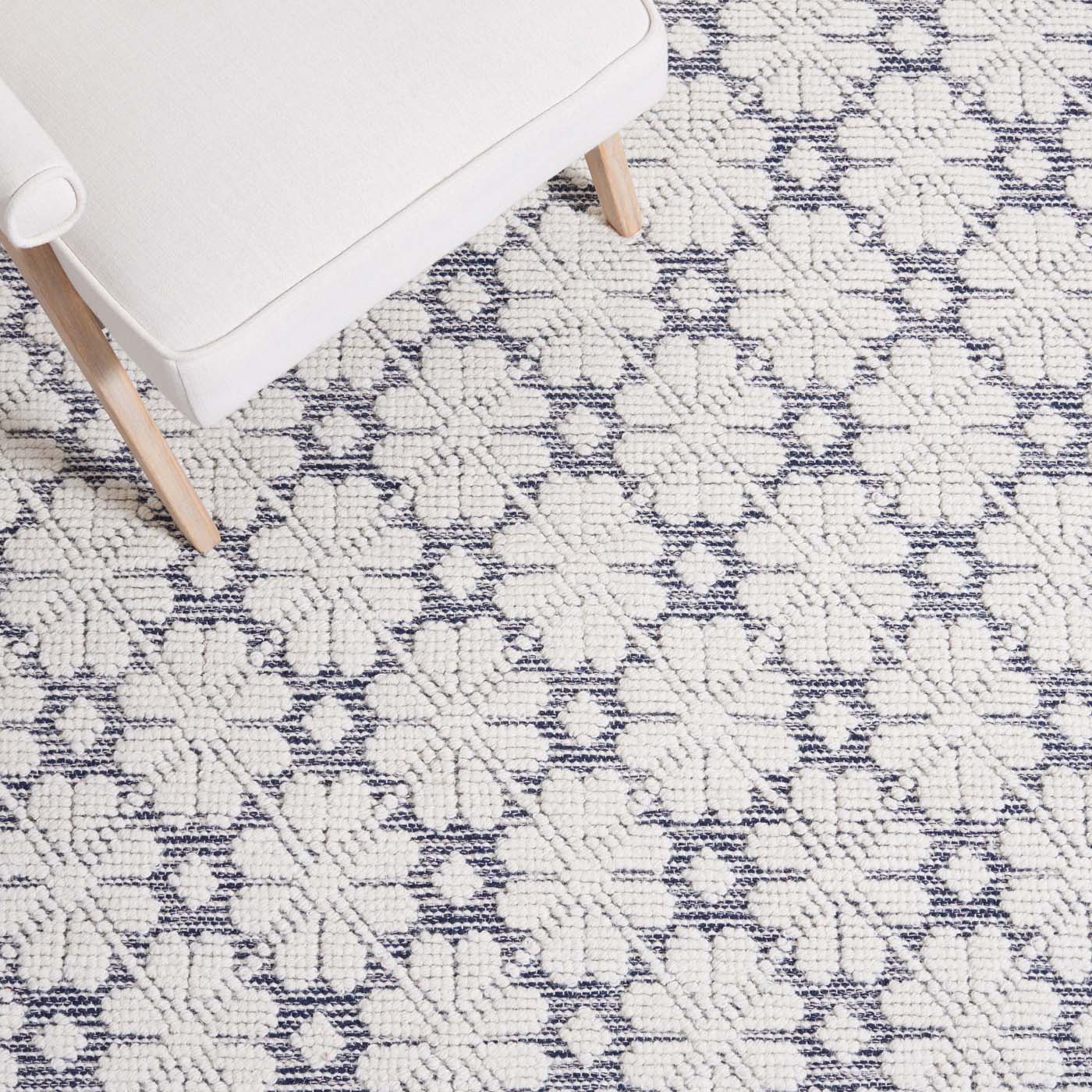 Safavieh Vermont 303 Rug, VRM303 - Ivory / Navy