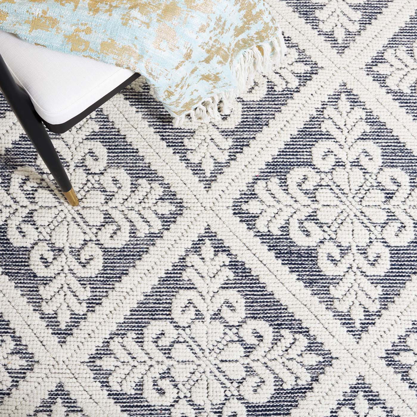 Safavieh Vermont 306 Rug, VRM306 - Ivory / Navy