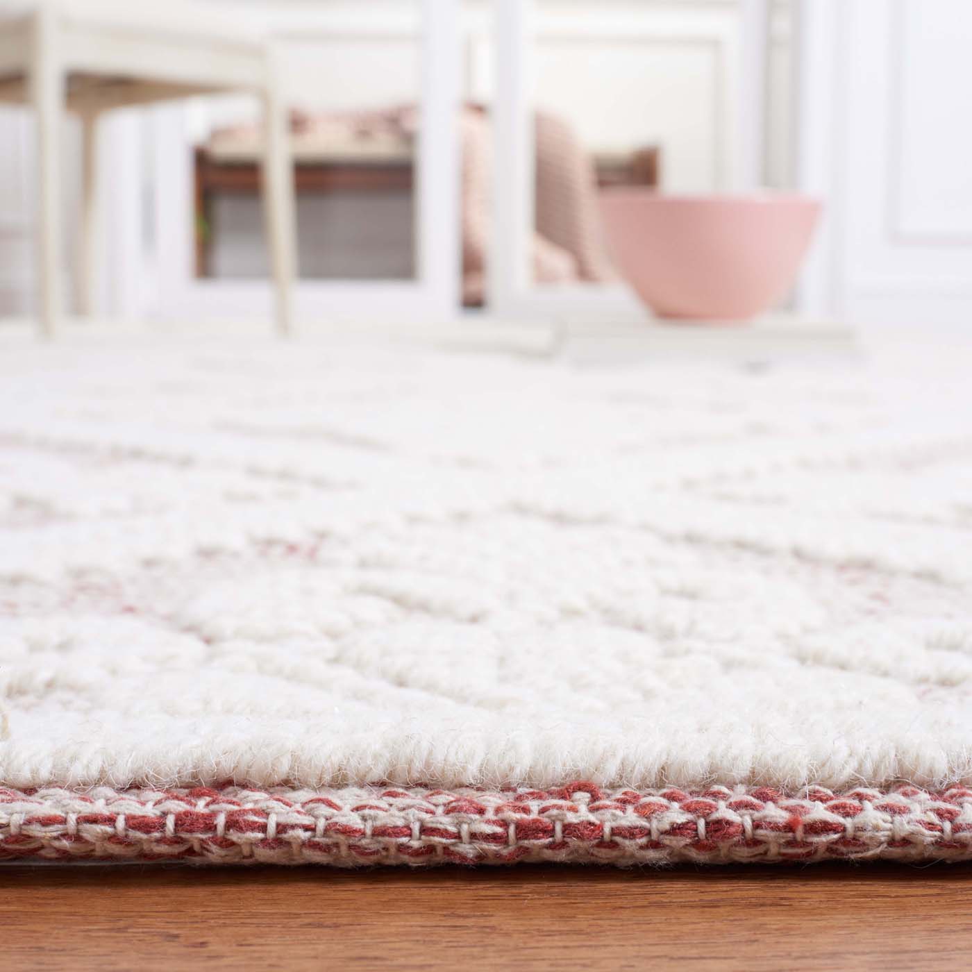 Safavieh Vermont 306 Rug, VRM306 - Ivory / Red