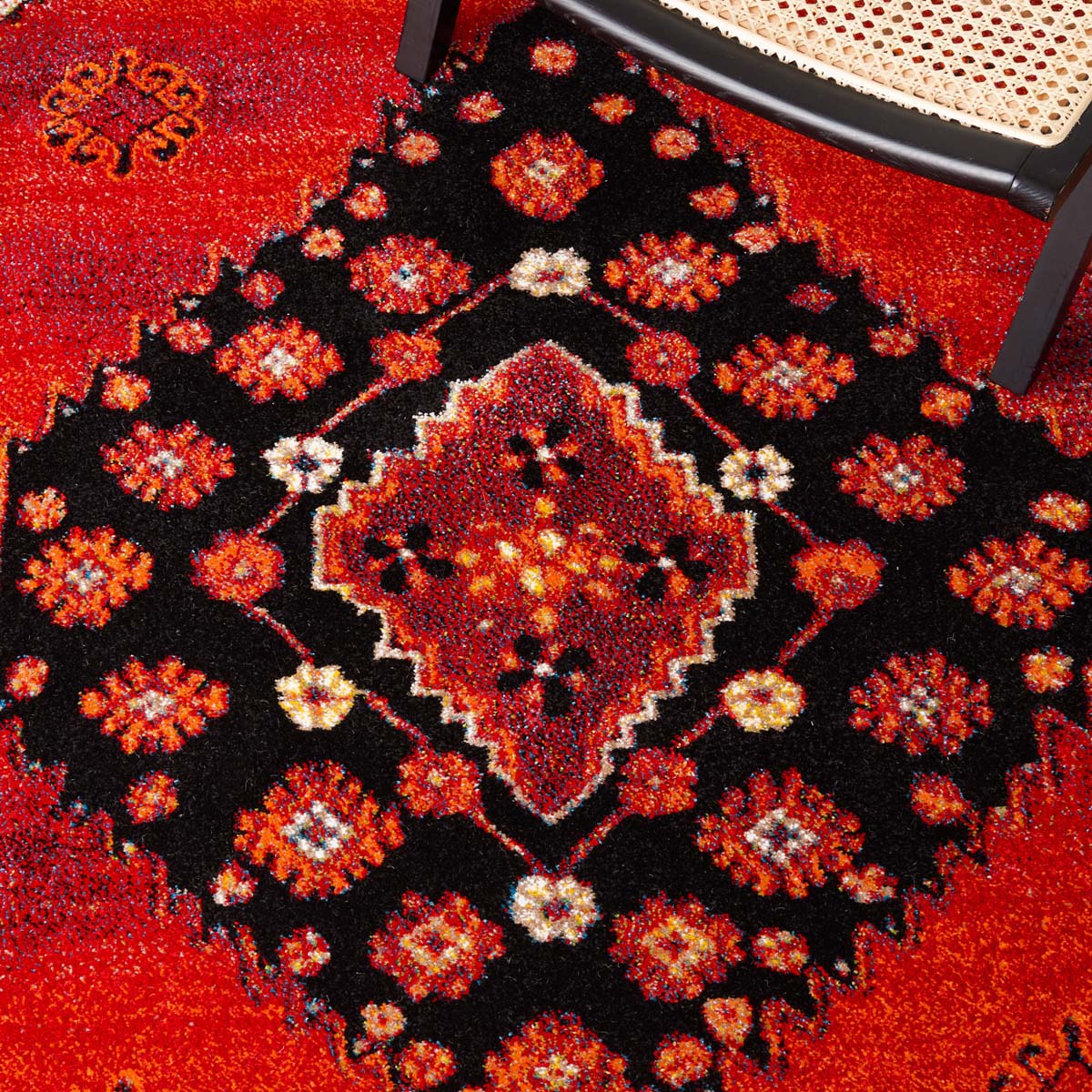 Safavieh Vintage Hamadan 202 Rug, VTH202 - RED / BLACK