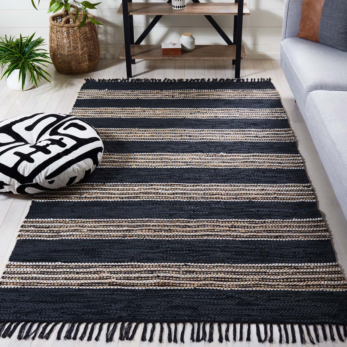 Safavieh Vintage Leather 601 Rug, VTL601 - Black / Natural