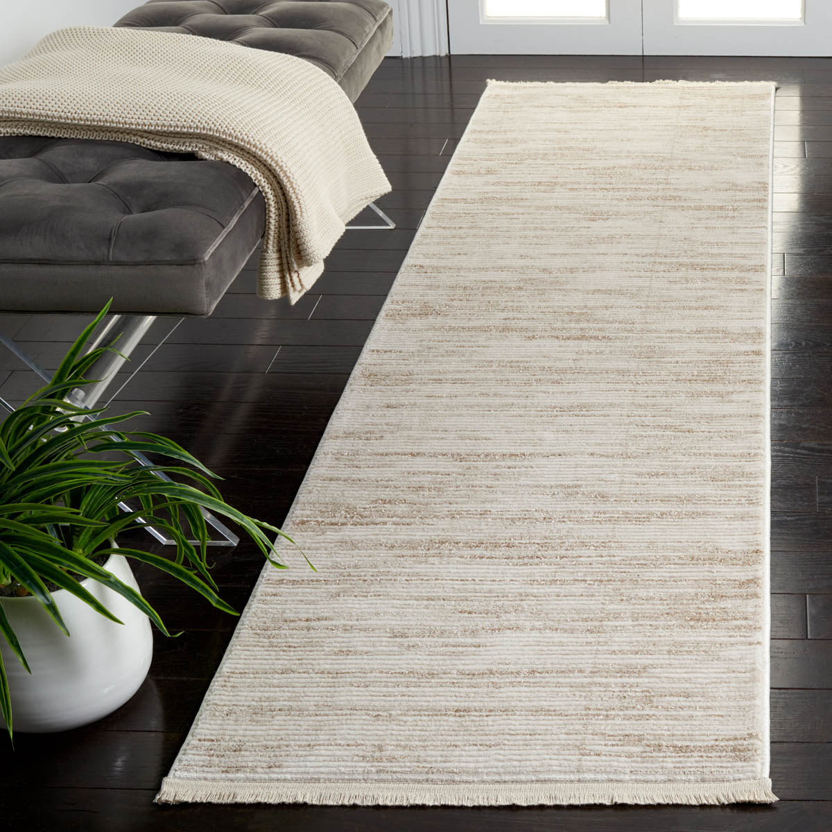 Safavieh Whisper Collection: WHS584A - Ivory / Beige