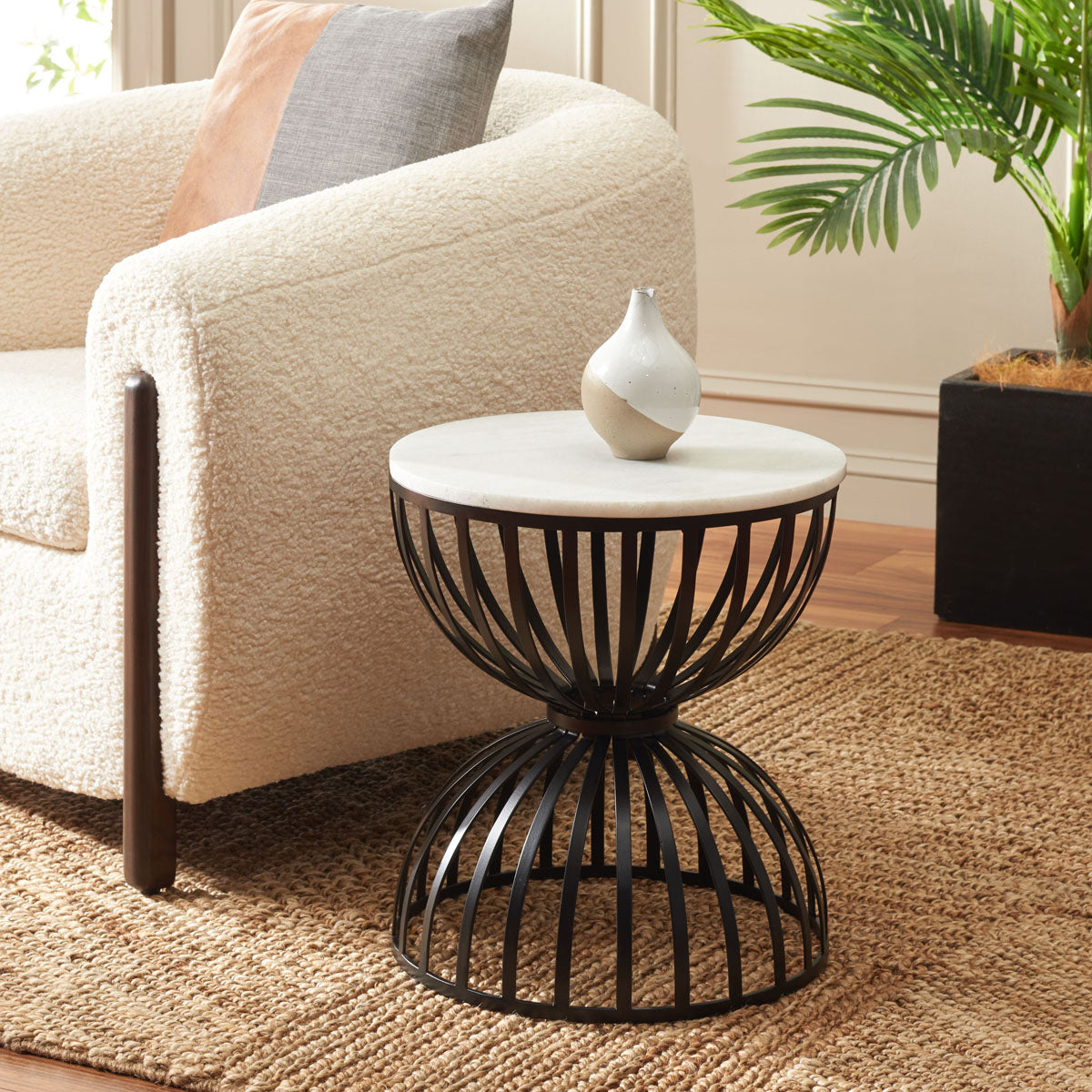 Safavieh Tissaia Round Accent Table, White Marble / Black