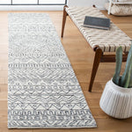 Safavieh Aspen 821 Rug, APN821 - Ivory / Black