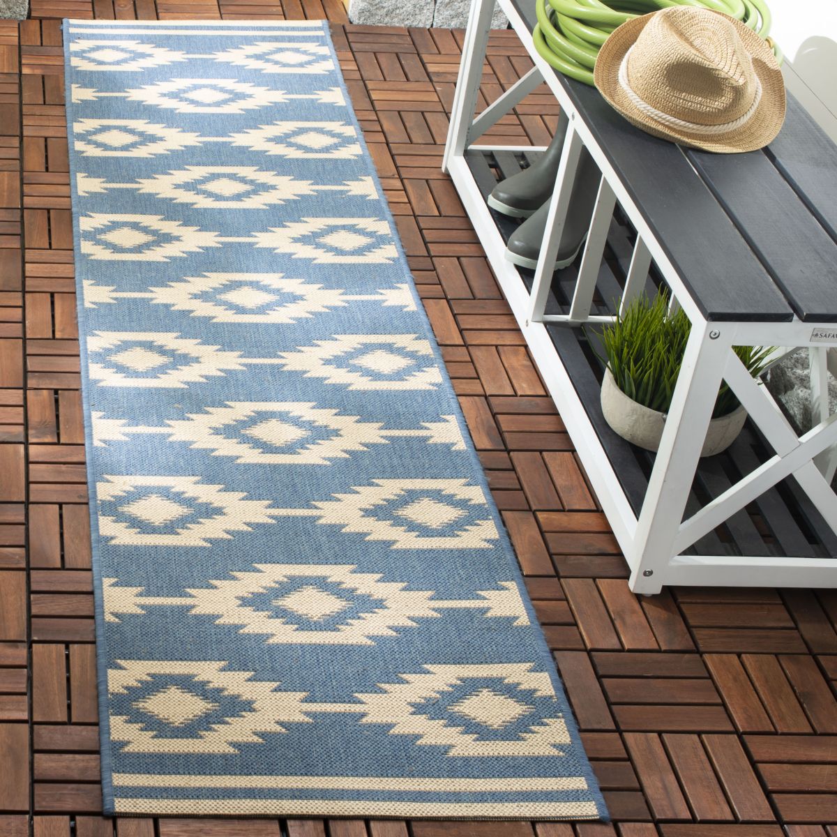 Safavieh Beach House 171 Rug, BHS171 - Cream / Blue